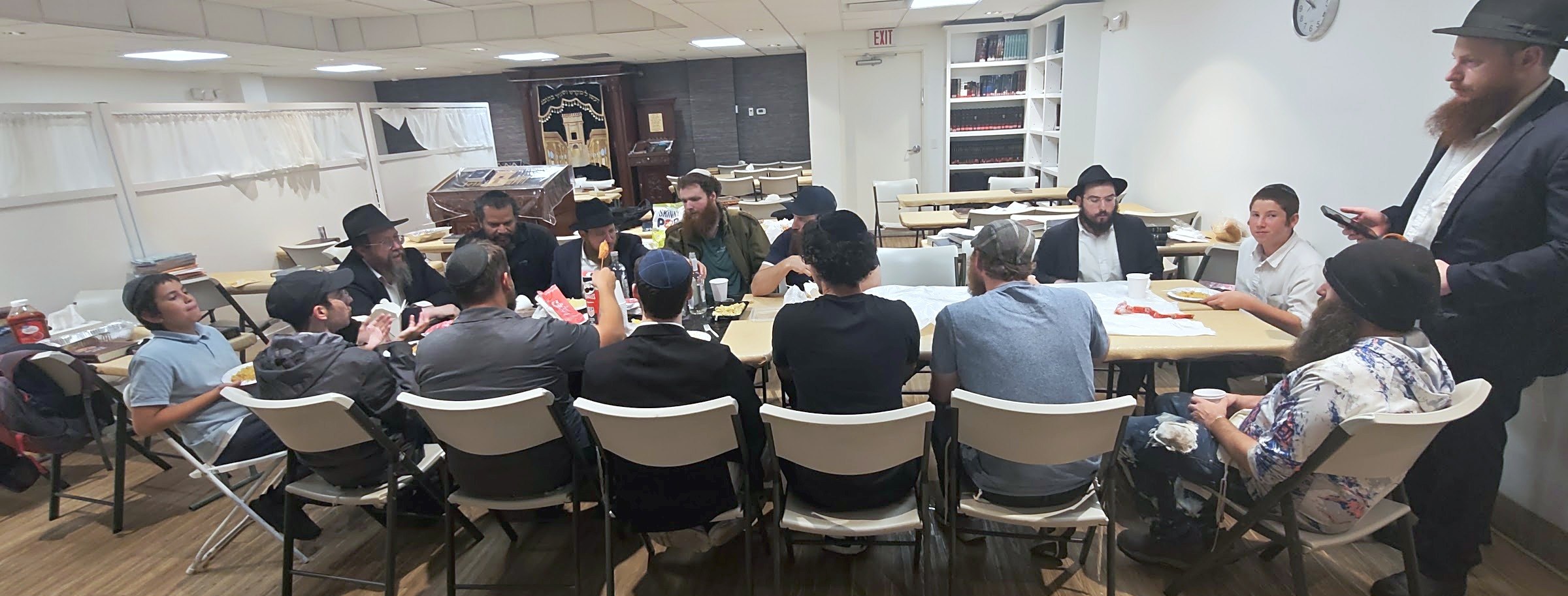 Full beis midrash during morning seder — the whole room learning